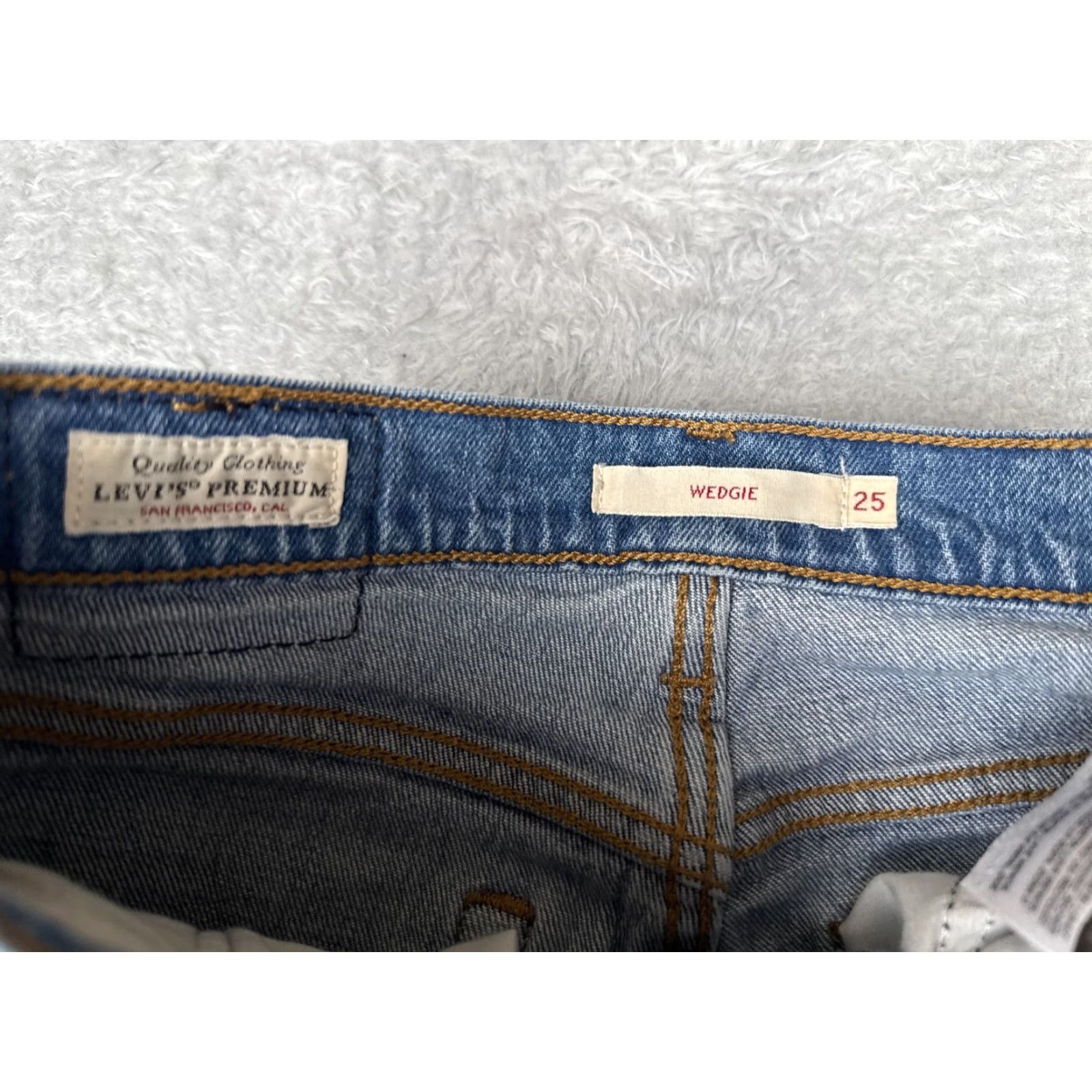 Levi's VINTAGE Levis Jeans Womens 25 Blue Wedgie High Rise Button Fly Distressed Ankle - Levi's Wedgie Fit 90s Retro Womens Jeans Size 42" / US 20 - 6 Thumbnail
