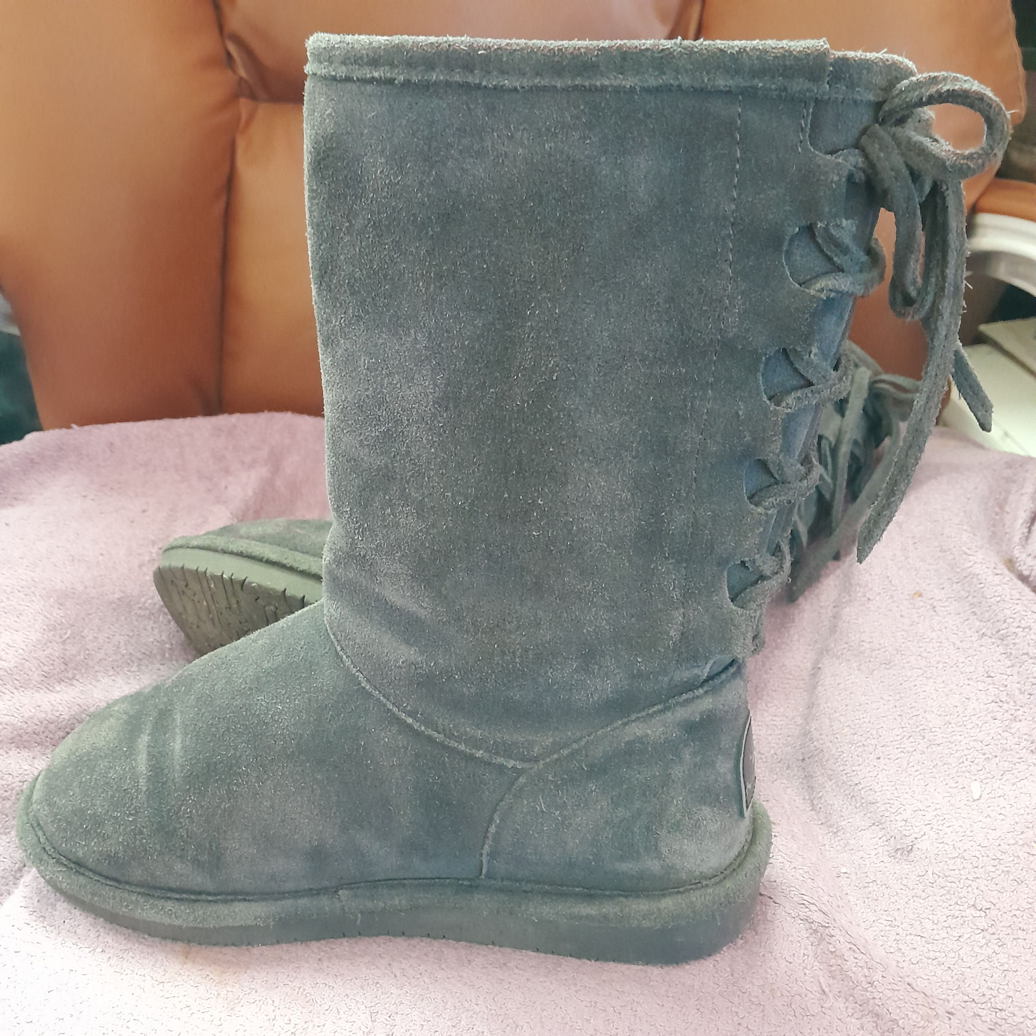 Other Bearpaw Elle Short Grey Women's Winter Boots Size 8 Size US 8 / IT 38 - 2 Thumbnail
