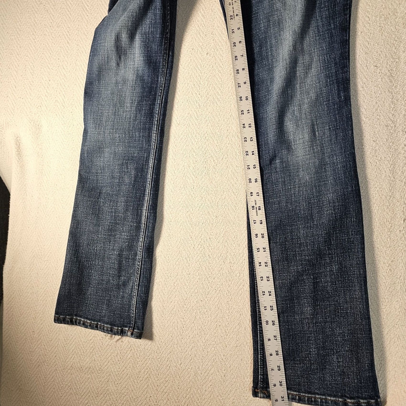 Wrangler Wrangler Jeans Women 9 x 34 Bootcut Dark Wash Embroidered Jeans Western Cowgirl Blue Womens Size 30" / US 8 / IT 44 - 7 Thumbnail