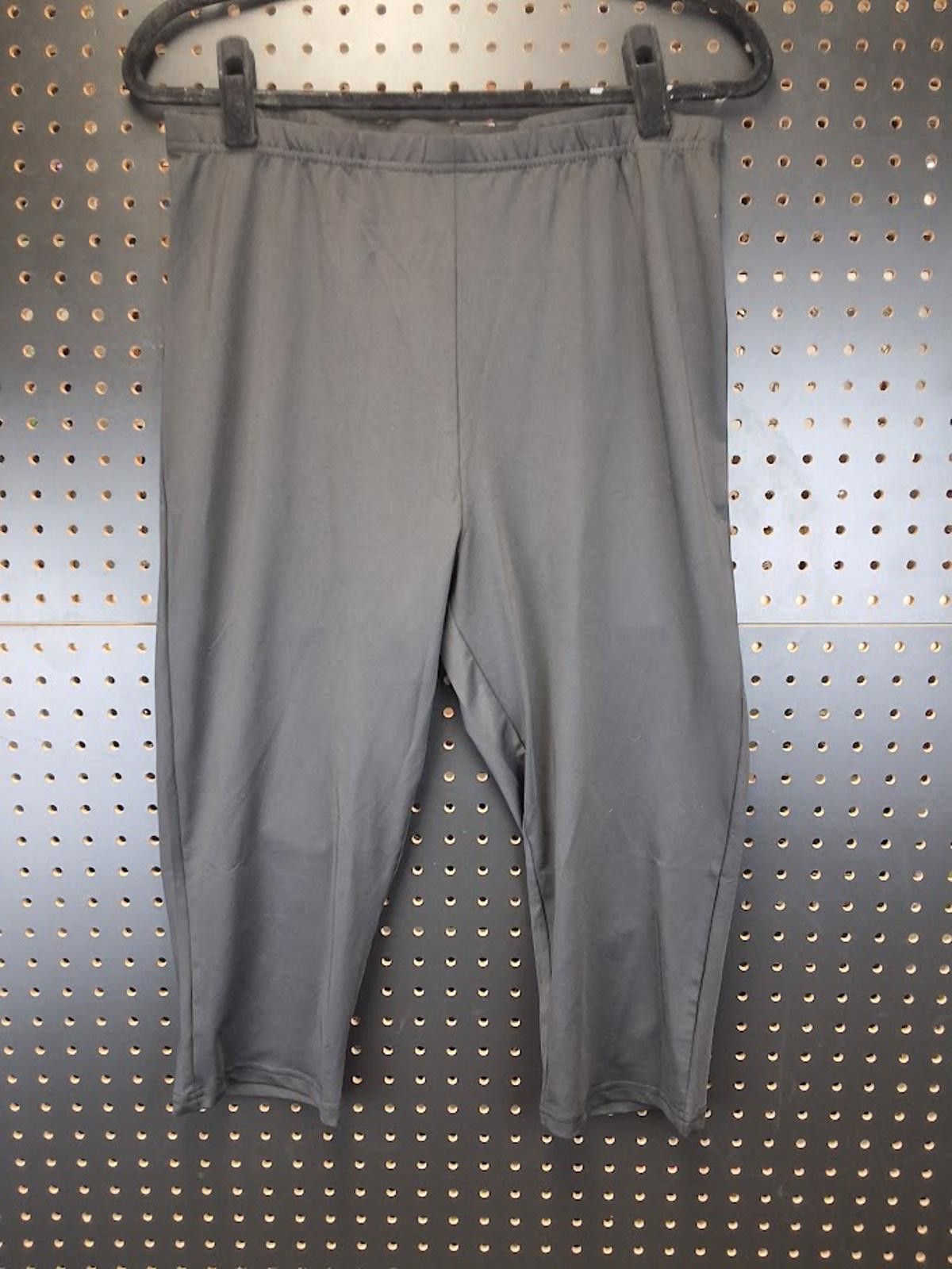 Other Black Women's XL Capri Pants - Comfortable & Stretchy! Size 40" / US 18 - 1 Thumbnail