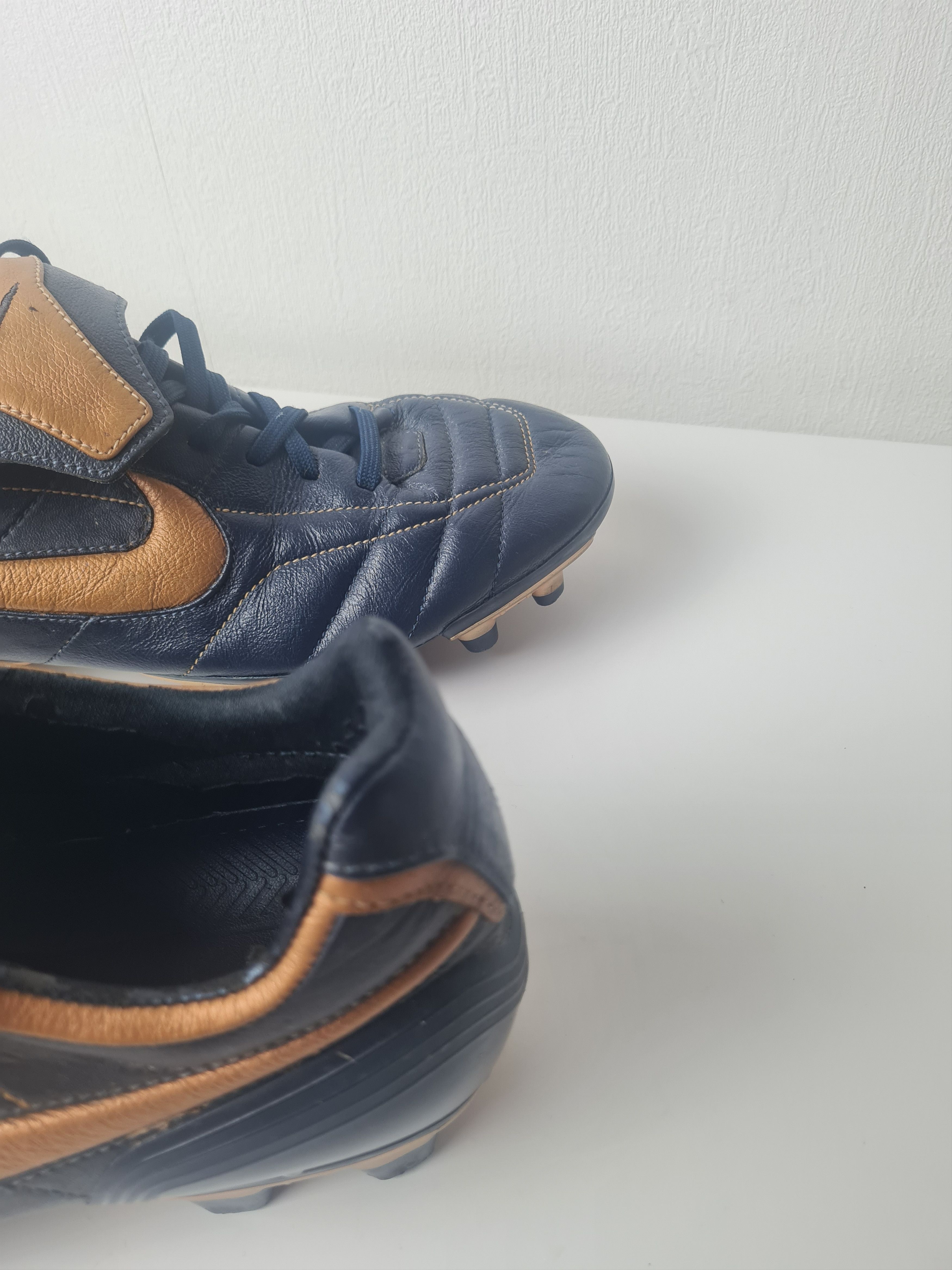 Nike Football Cleats NIKE TIEMPO R10 RONALDINHO Total90 SOCCER Size US 8 / EU 41 - 13 Thumbnail