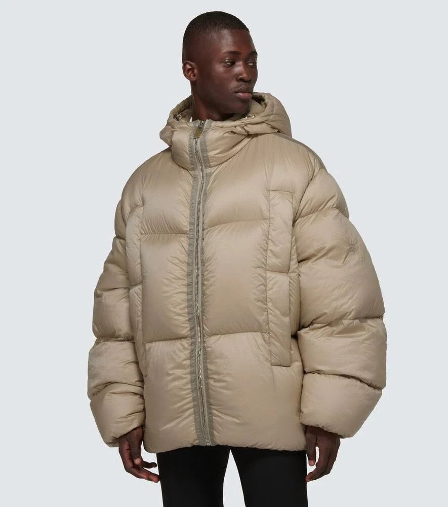 Givenchy o1mris0824 Cloud Puffer in Tan Size US M / EU 48-50 / 2 - 5 Thumbnail