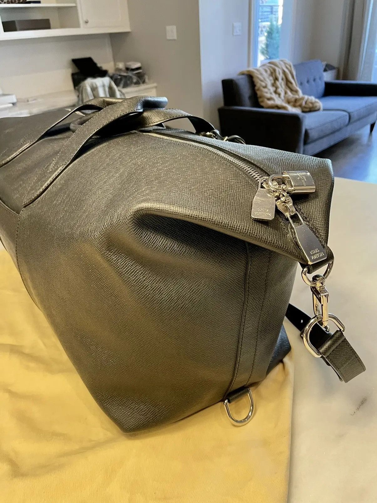 Louis Vuitton Louis Vuitton Taurillon Astralis 50 Black Keepall Size ONE SIZE - 13 Thumbnail