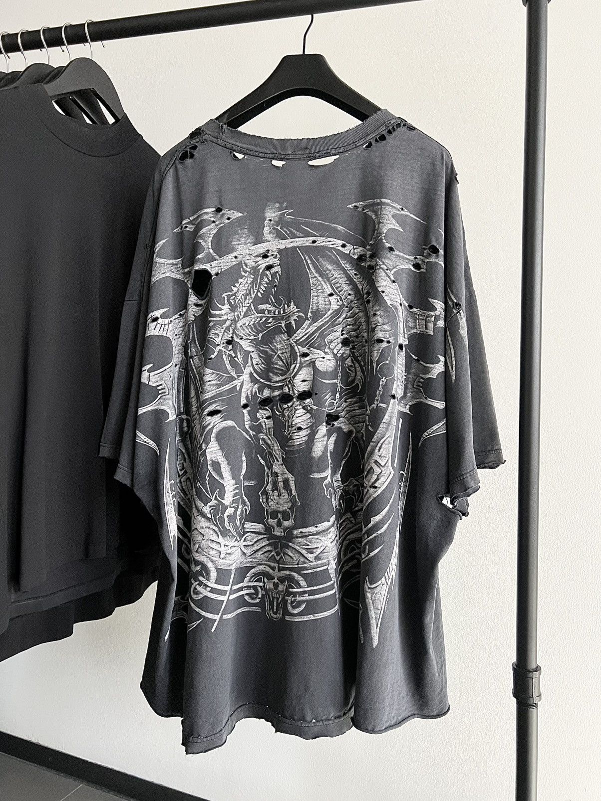 Vintage Vintage Perfectly Thrashed 90s Oversized Dragon Tee Size US XL / EU 56 / 4 - 3 Thumbnail