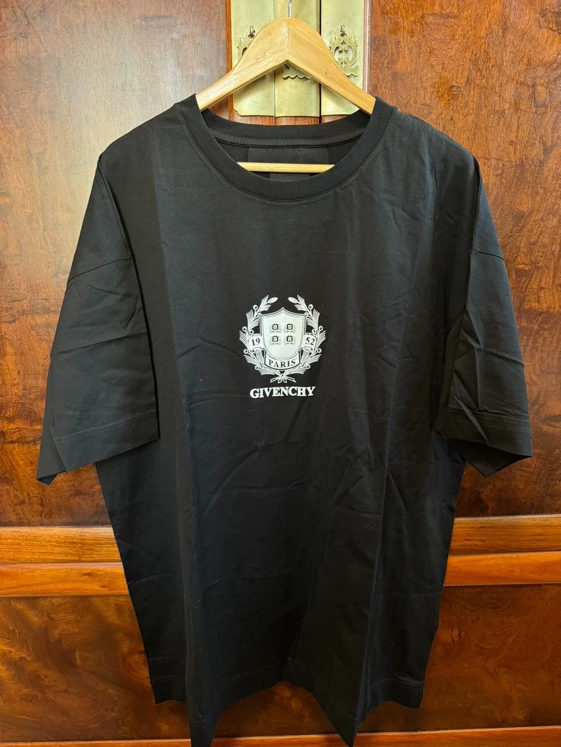 Givenchy Classic Shield Logo Short Sleeve T-Shirt - dmc