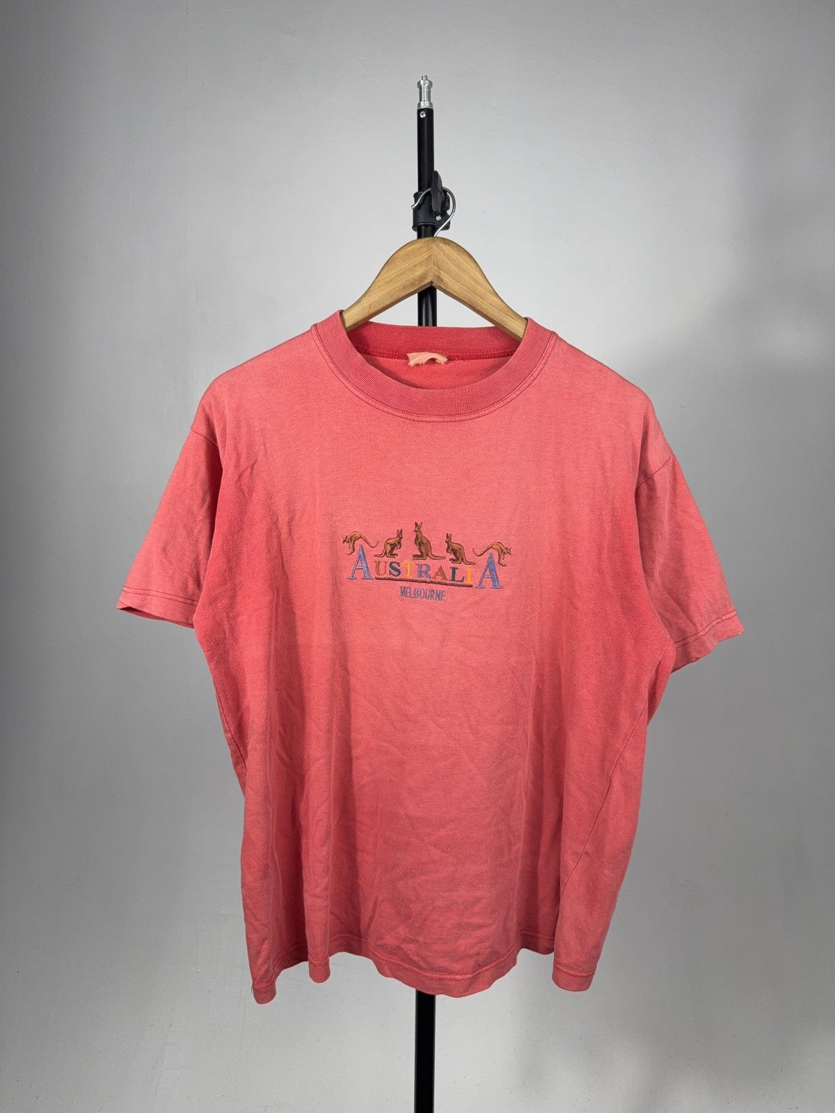 Vintage Vintage 90s Australia Melbourne Kangaroo Faded Retro Tee Size US M / EU 48-50 / 2 - 1 Thumbnail