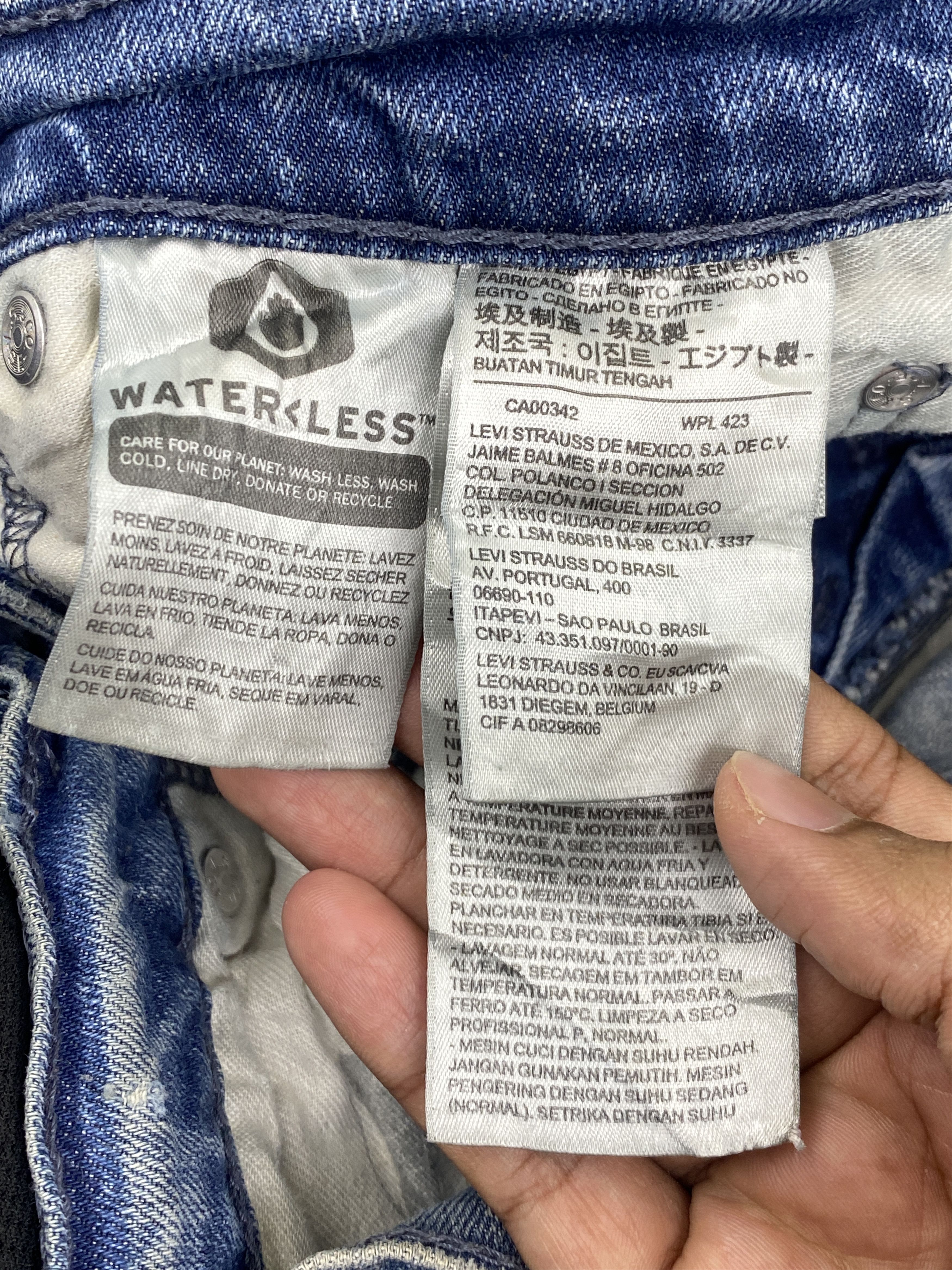 Levi's Distressed Vintage Levi's 514 Faded Blue Jeans DP2820 Size US 31 - 13 Thumbnail