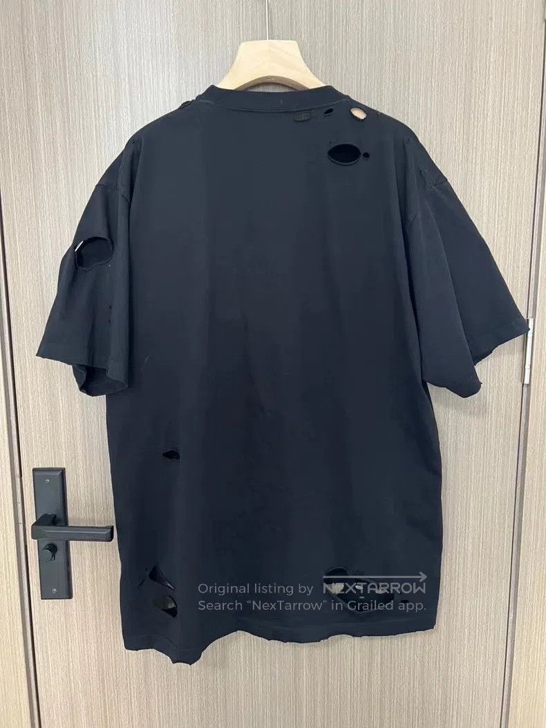 Balenciaga Balenciaga Letter Printed Pattern Hole Short Sleeve Size US XS / EU 42 / 0 - 2 Thumbnail