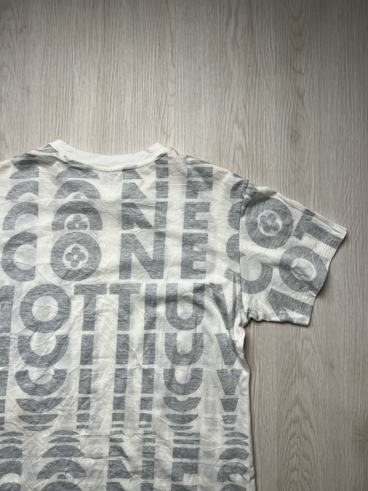 Louis Vuitton Louis Vuitton Logo T Shirt With Chain Size US S / EU 44-46 / 1 - 5 Thumbnail