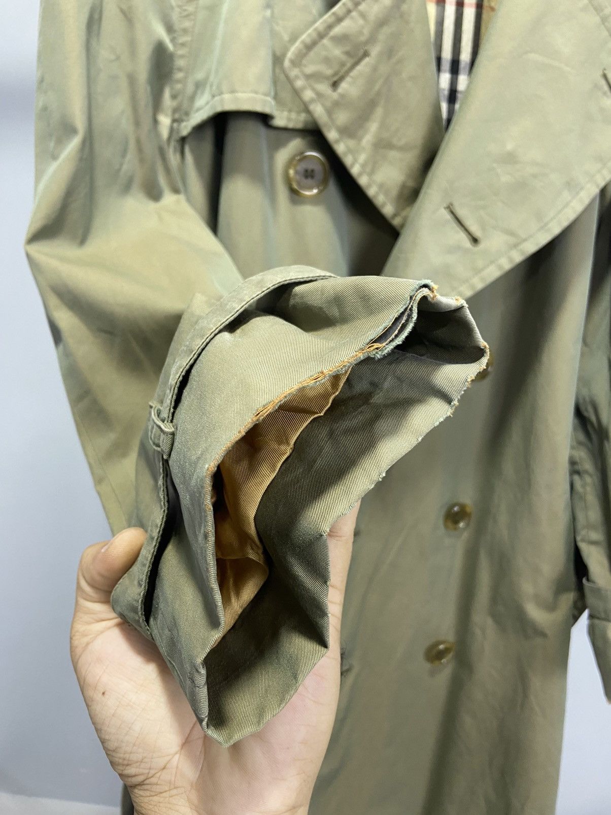 Burberry Vintage Burberrys Nova check Trench Coat Made in England Size US M / EU 48-50 / 2 - 9 Thumbnail