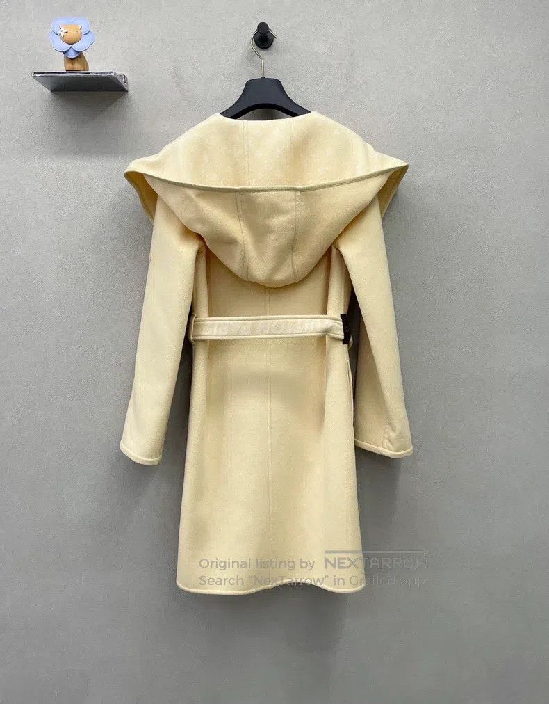 Louis Vuitton Louis Vuitton Light yellow full print big logo bathrobe co Size XXS / US 00 / IT 34 - 3 Thumbnail