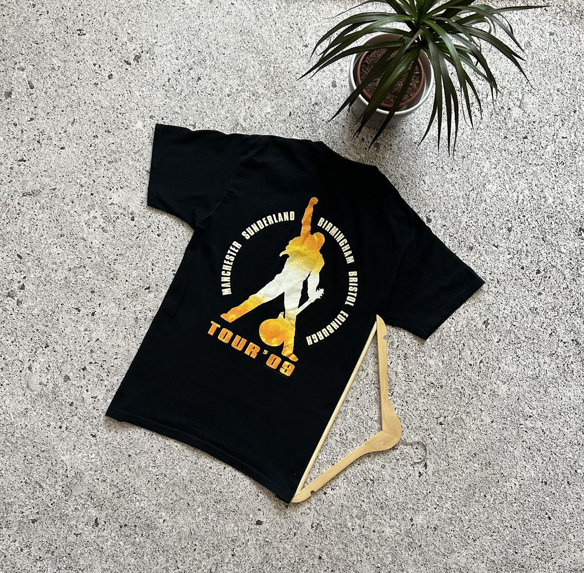 Band Tees × Vintage Vintage We Will Rock You Queen Tour 2009 Rock Band T-Shirt Size US M / EU 48-50 / 2 - 2 Thumbnail
