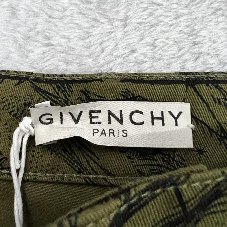 Givenchy Givenchy Size46 Graffiti Animal Line Print Shorts Size US 31 - 3 Thumbnail