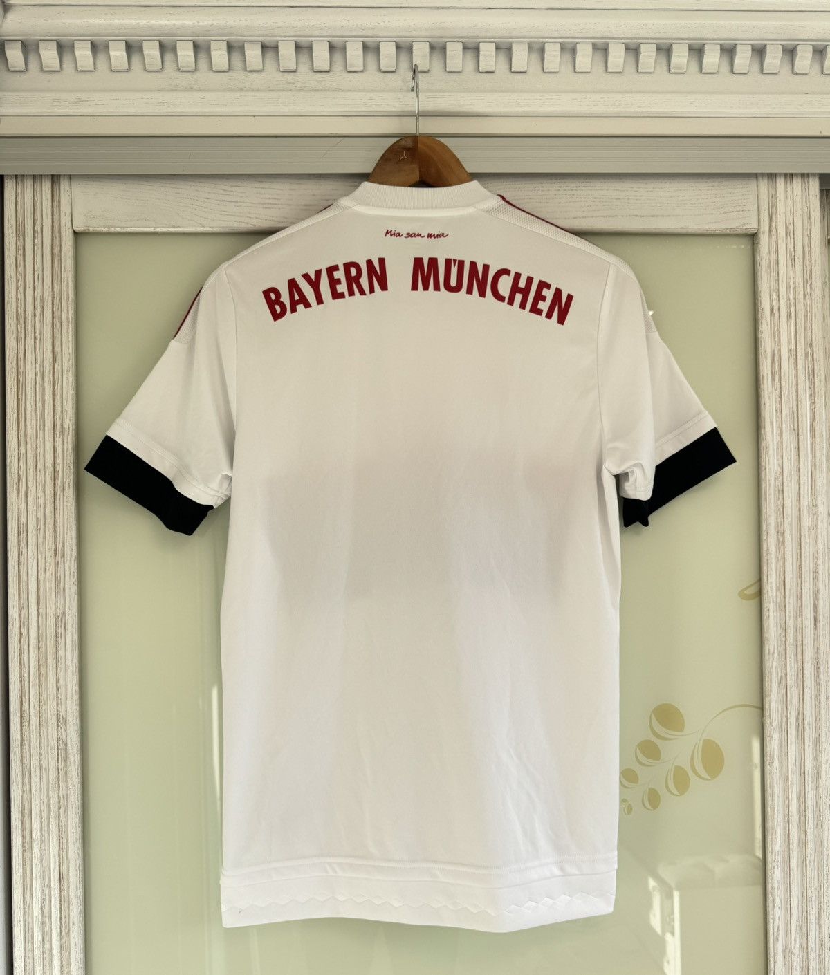 Adidas Bayern Munich 2015-2016 Away Soccer Jersey Football Shirt Size US S / EU 44-46 / 1 - 2 Thumbnail