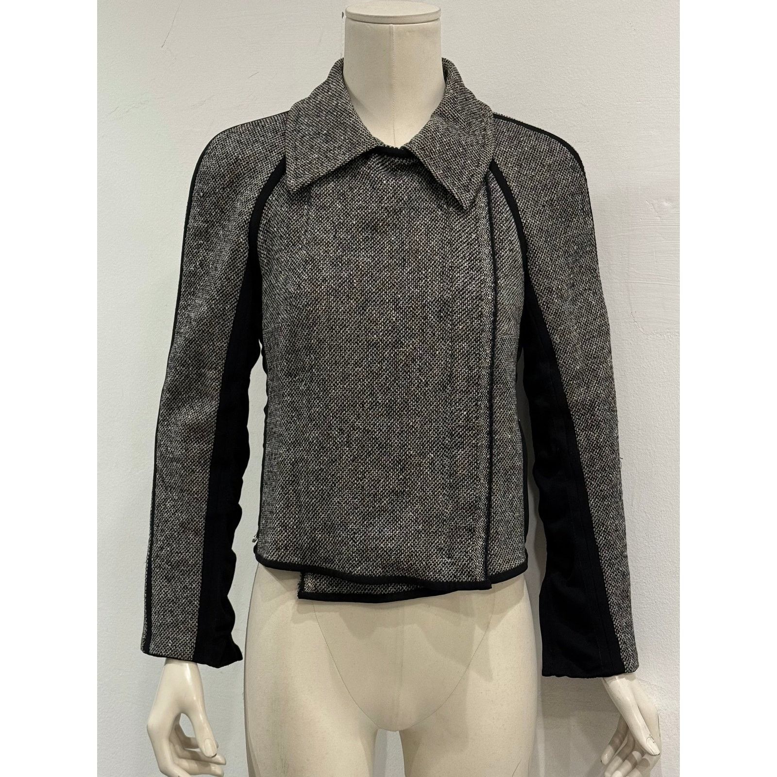 Gianfranco Ferre 2000s Gianfranco Ferré paneled tweed jacket Size M / US 6-8 / IT 42-44 - 1 Thumbnail