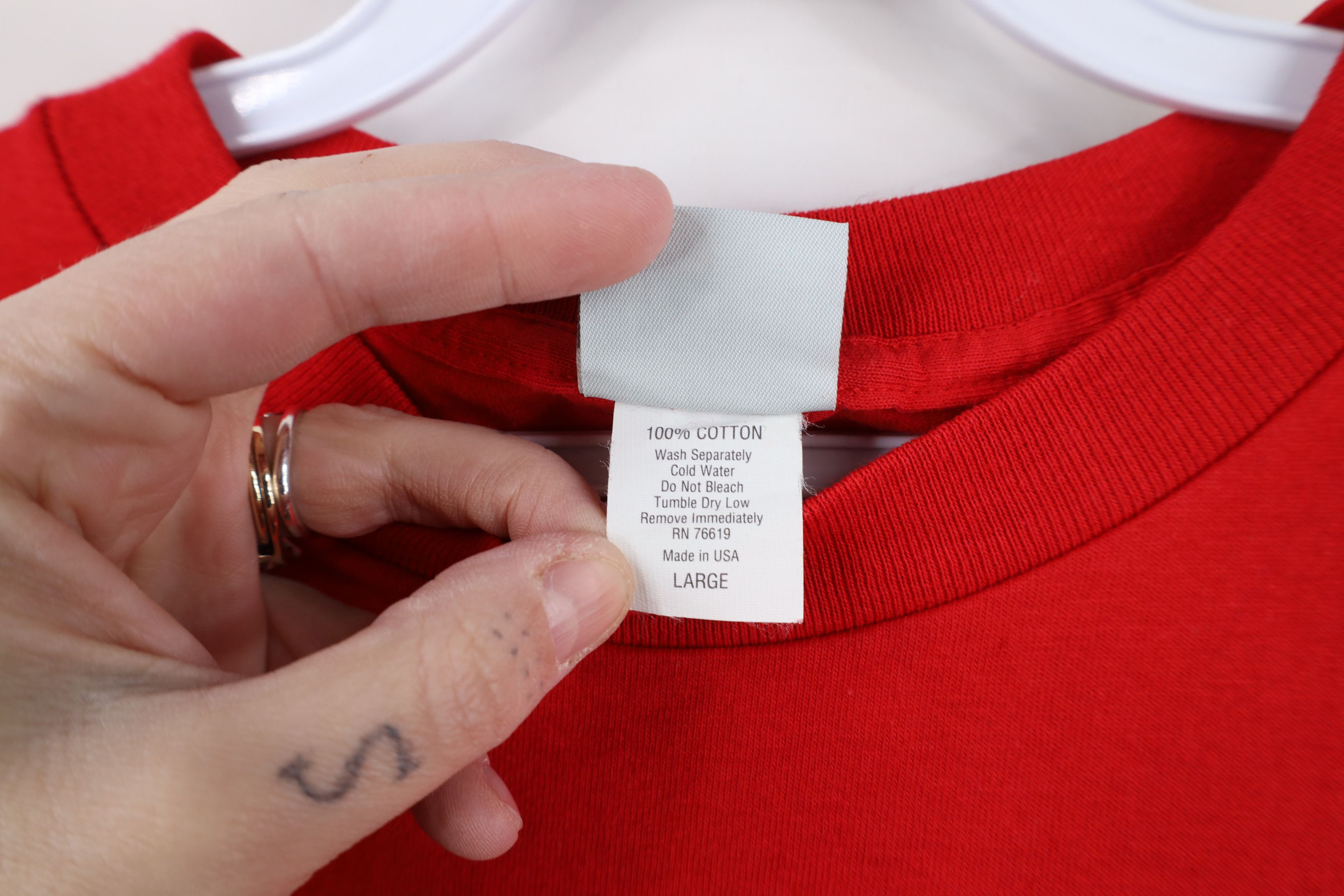 Vintage Vintage 90s Streetwear Heavyweight Cotton T-Shirt Red USA Size US L / EU 52-54 / 3 - 8 Thumbnail