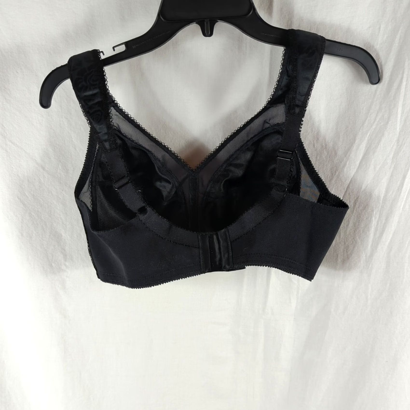 Vintage Playtex 18 Hour Women's Size 38C Ultimate Shoulder Comfort Bra Wireless Black Side and Back Smoothing Adjustable Straps 4693 Women Size ONE SIZE - 4 Thumbnail