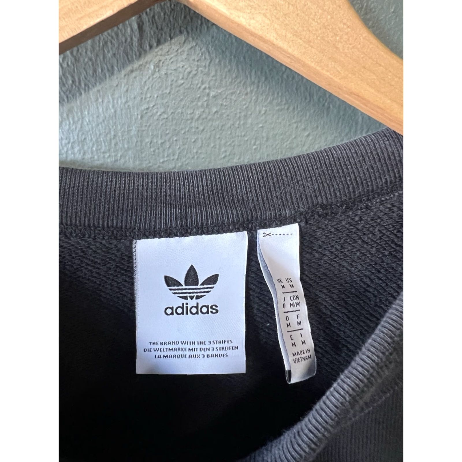 Adidas Adidas Womens Black Cropped Pullover Thick Sweatshirt M Medium Pullover Sweatshirt Black Womens Size M Size M / US 6-8 / IT 42-44 - 3 Thumbnail