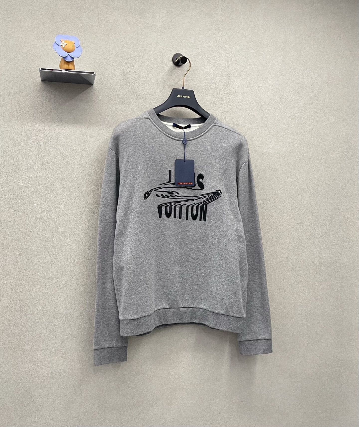 Louis Vuitton gray louis vuitton logo sweatshirt size L Size US L / EU 52-54 / 3 - 3 Thumbnail