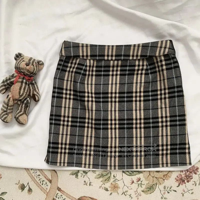 Burberry Burberry M Size Navy Plaid Skirt. Size 27" / US 4 / IT 40 - 4 Thumbnail