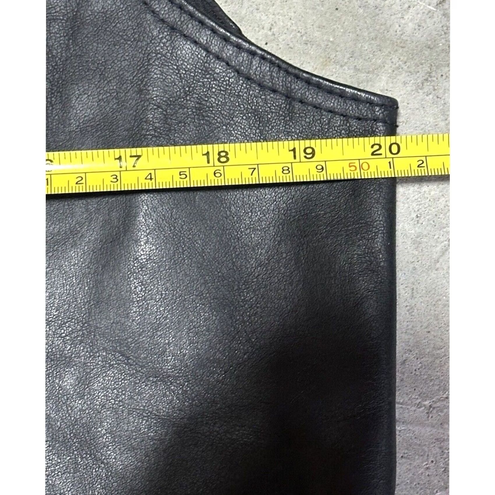 Vintage VINTAGE The New Age Style Black Faux Leather Biker Moto Vest Size Large Men's Size US L / EU 52-54 / 3 - 5 Thumbnail