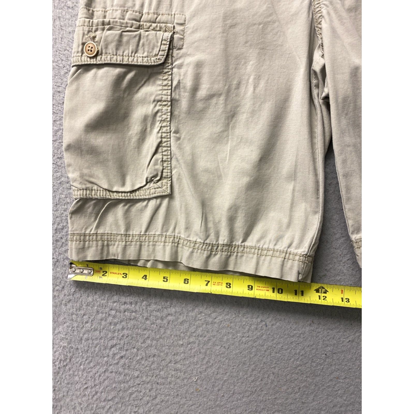 Izod IZOD Short(s) Men's Size 34 Classic Cargo Shorts Beige 10.5” Inseam EUC /87-91 Size US 34 / EU 50 - 7 Thumbnail