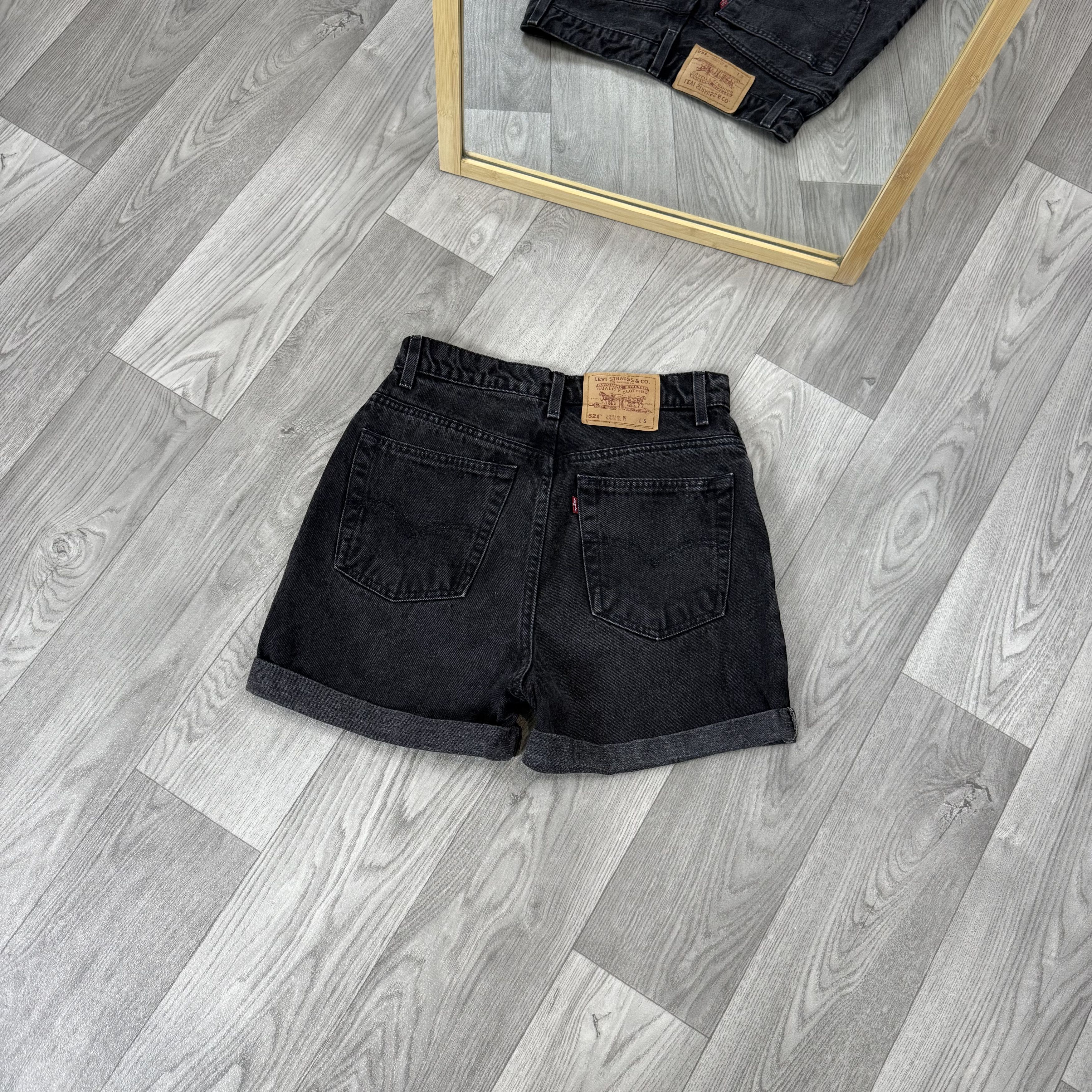 Levi's Vintage Levi's 521 Women's Grey High Rise Denim Mini Shorts Size 26" / US 2 / IT 38 - 1 Thumbnail