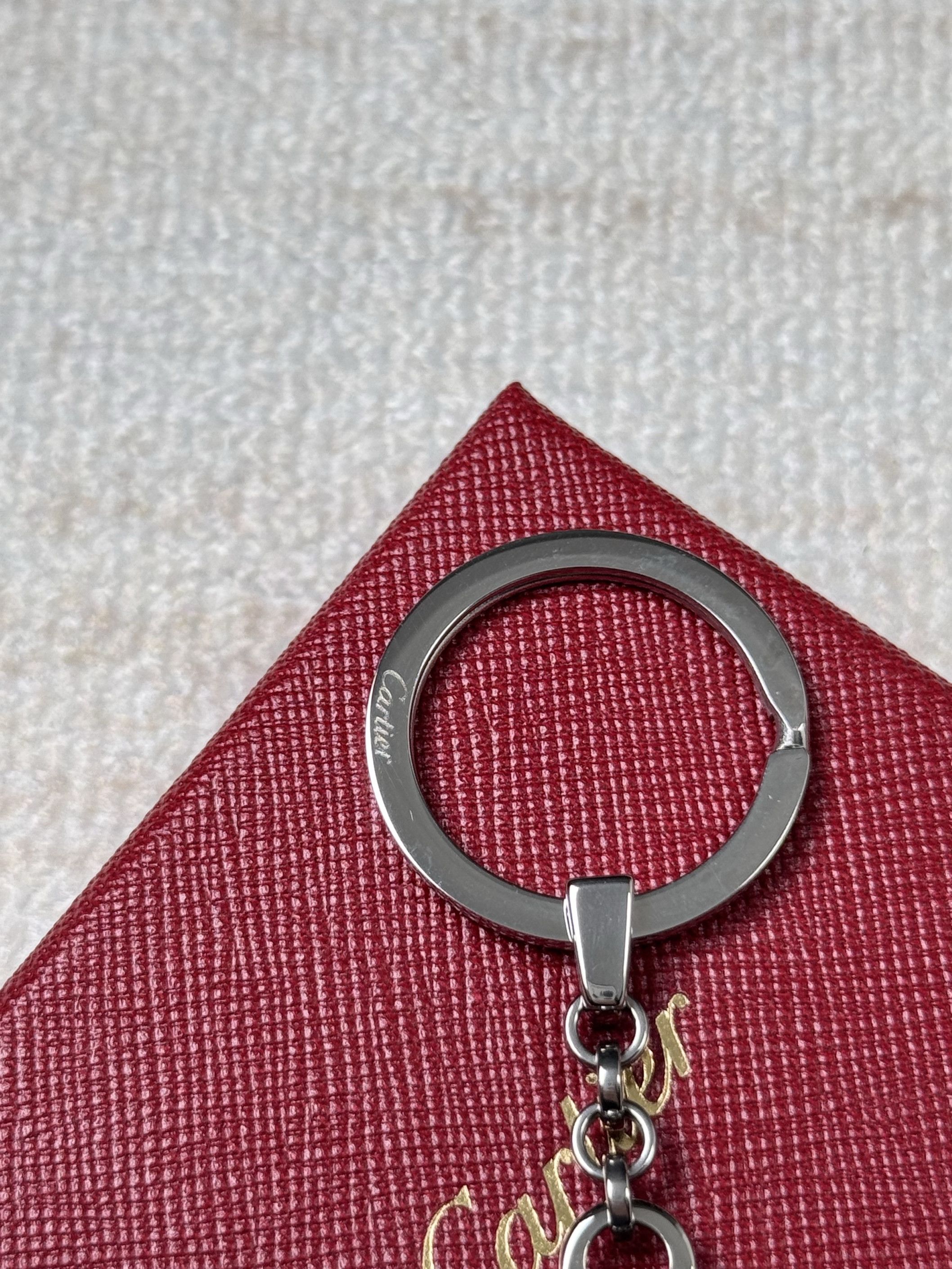 Cartier Cartier ENTRELACÉS DE CARTIER RIBBON PIVOTING KEY RING Size ONE SIZE - 6 Thumbnail
