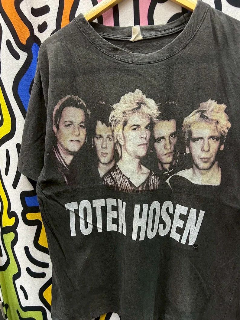 Vintage Vintage 90s Toten Hosen Band tshirt size XL Size US XL / EU 56 / 4 - 1 Thumbnail