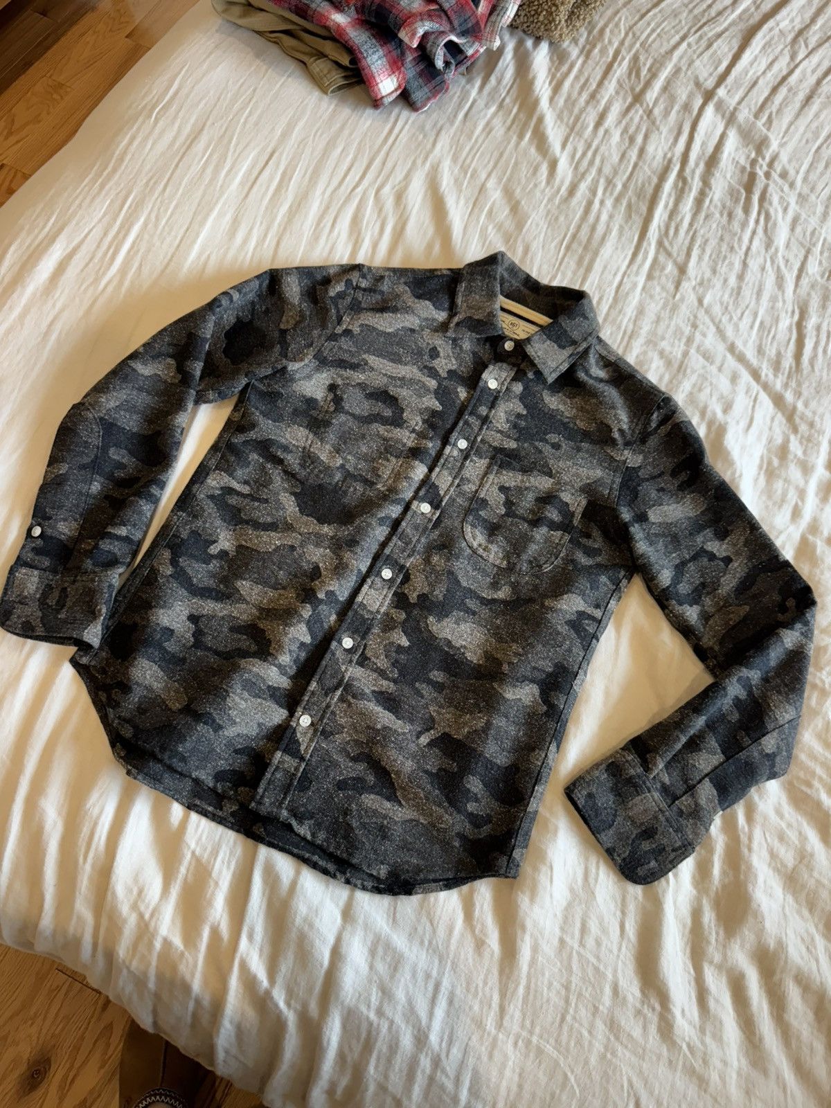 Rogue Territory Rogue territory camo button up very soft small Size US S / EU 44-46 / 1 - 1 Thumbnail