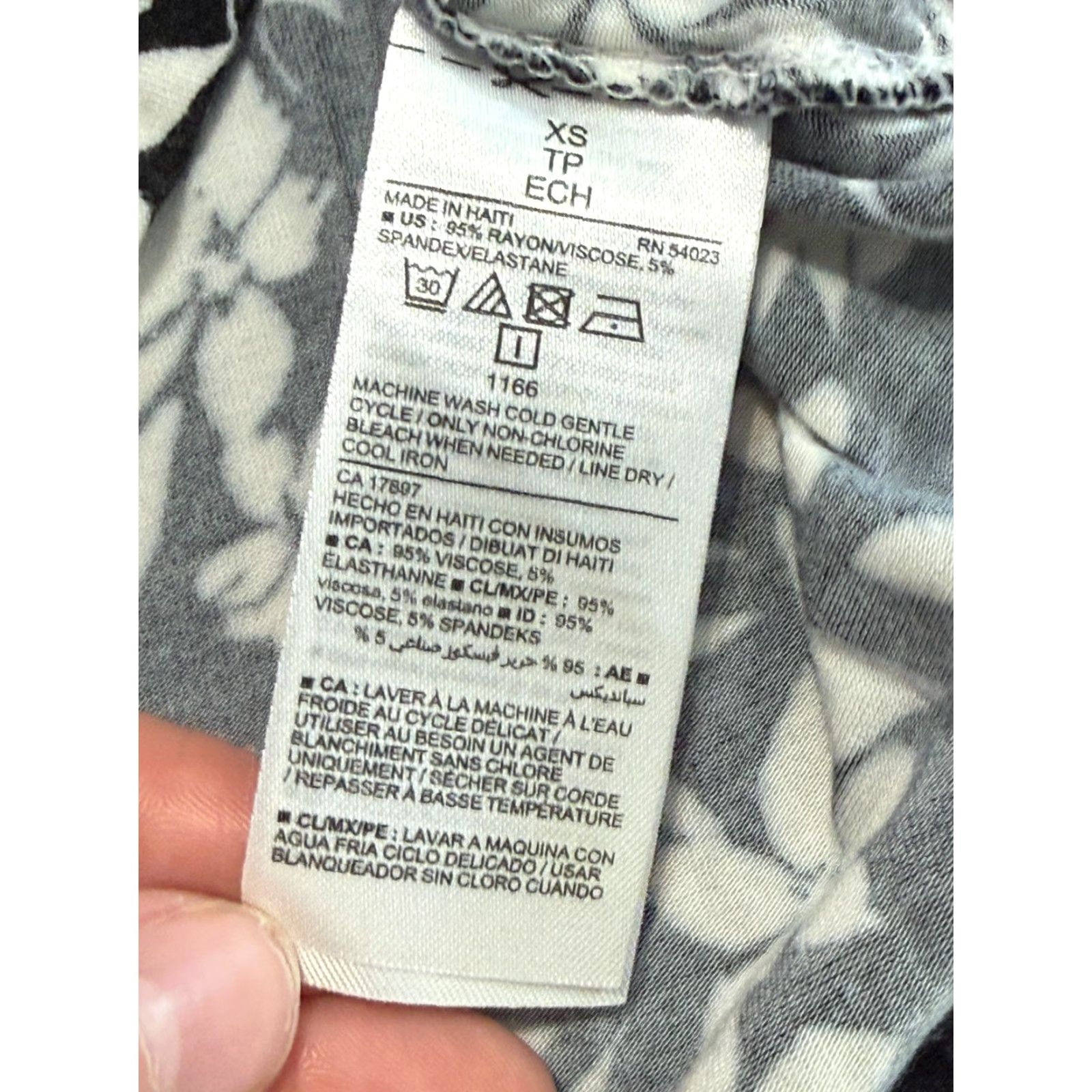 Old Navy VINTAGE? No — Old Navy Tank Top Women's XS Black White Floral Print Sleeveless LUXE (Note: Vintage not specified) Size XS / US 0-2 / IT 36-38 - 5 Thumbnail