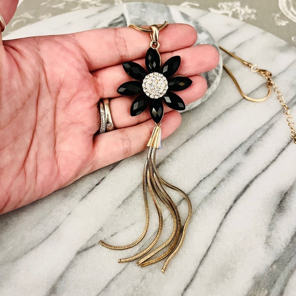 Vintage Black Crystal Flower Necklace Pendant Dangle Tassel Chain Size ONE SIZE - 2 Thumbnail