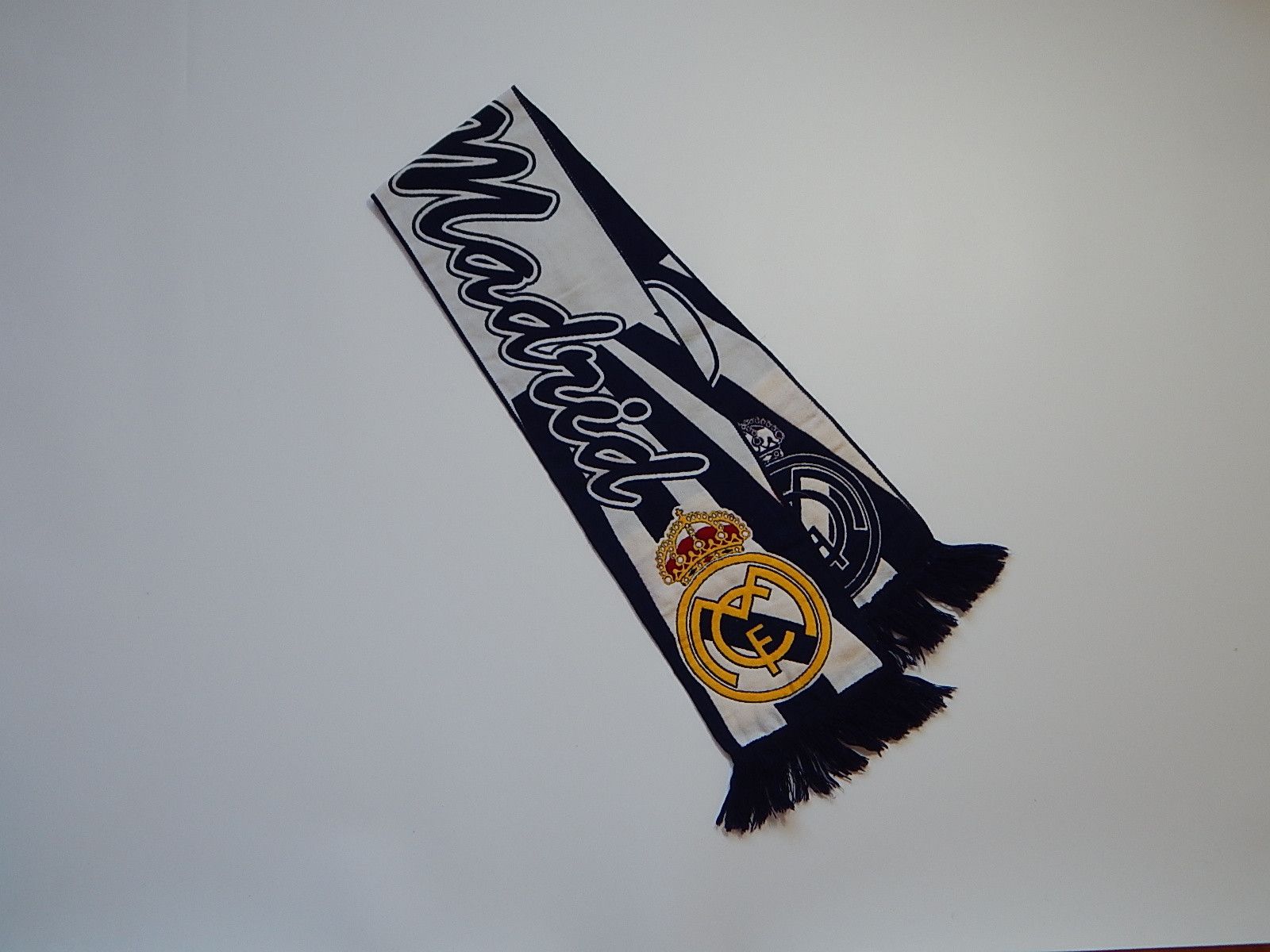 Vintage vintage 90s soccer football real madrid spain scarf Size ONE SIZE - 1 Thumbnail
