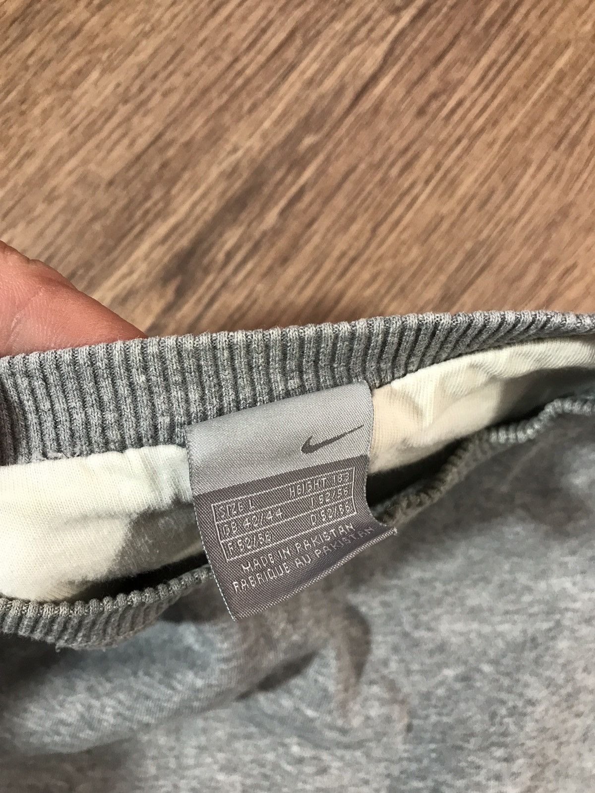 Nike × Vintage Nike Vintage Grey Sweatshirt Size L Size US L / EU 52-54 / 3 - 3 Thumbnail