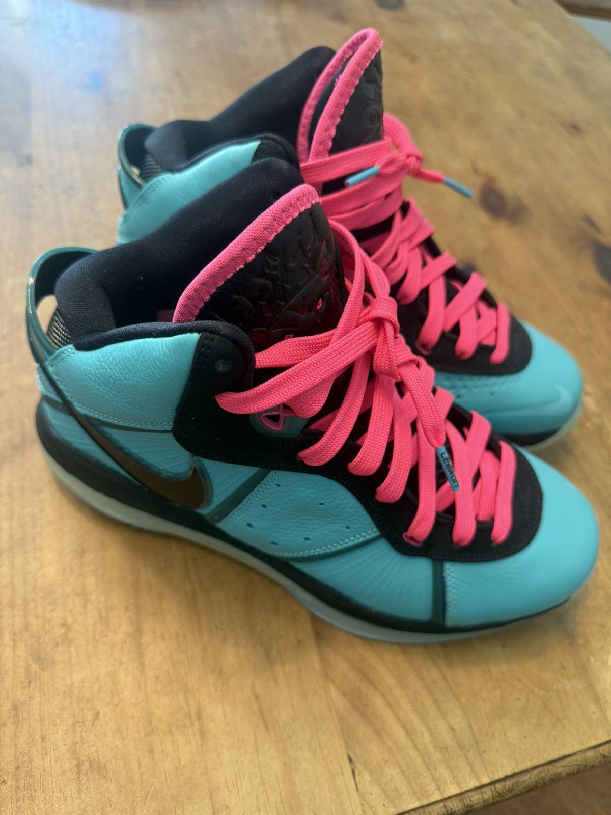 Nike Nike LeBron 8 QS Size US 8.5 / EU 41-42 - 1 Thumbnail