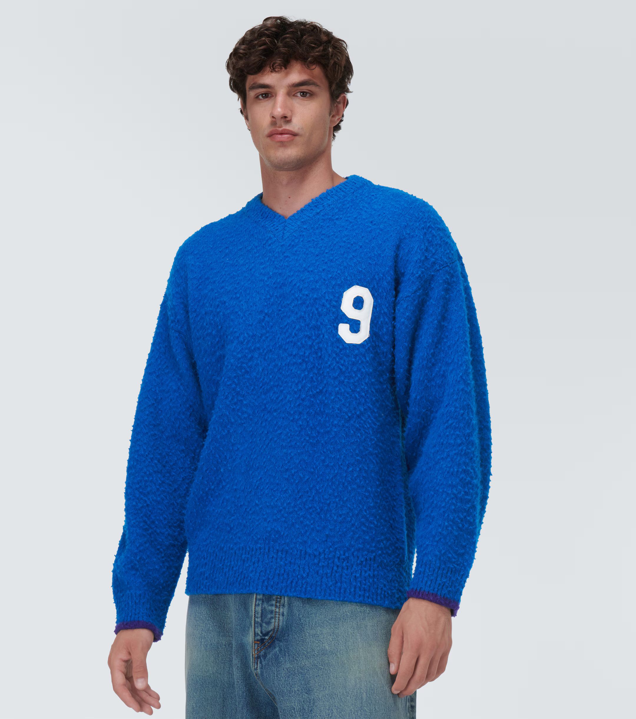o1y0125 V-Neck Sweater in Blue
