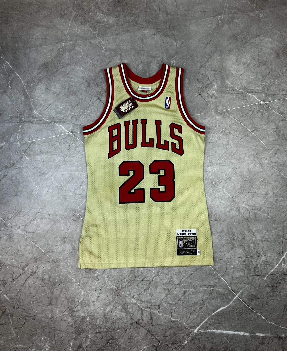 Mitchell & Ness Mitchell & Ness Chicago Bulls Swingman Jersey in Gold Jordan Size US S / EU 44-46 / 1 - 2 Thumbnail