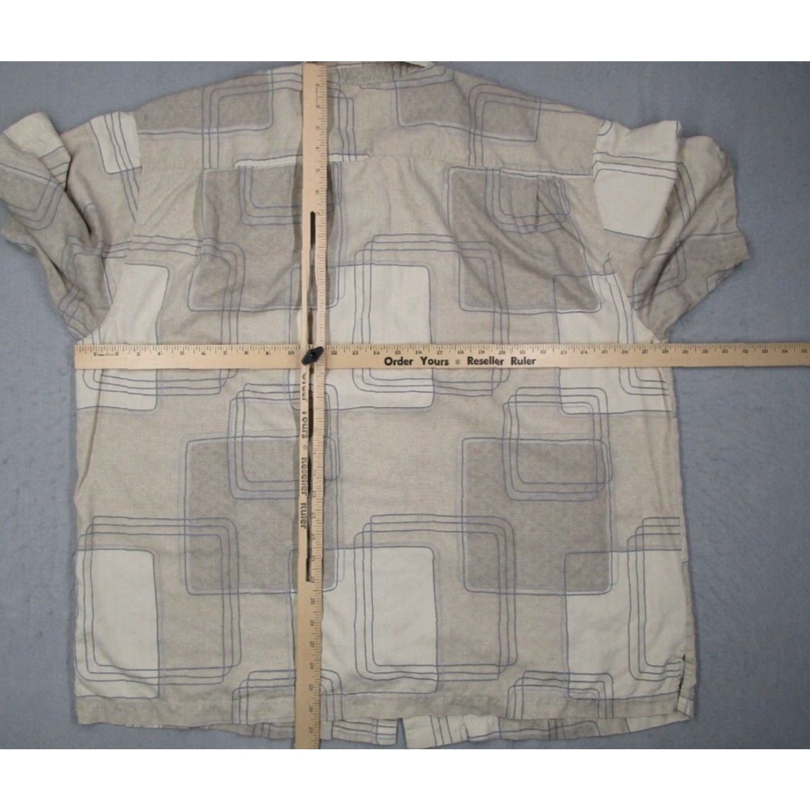 Tommy Bahama VINTAGE Tommy Bahama Shirt Mens 2XL Beige Silk Button Up Camp Abstract Hawaiian Tiki Geometric Pattern 70s 80s Beach Retro Classic Festival Outdoor Size US XXL / EU 58 / 5 - 6 Thumbnail