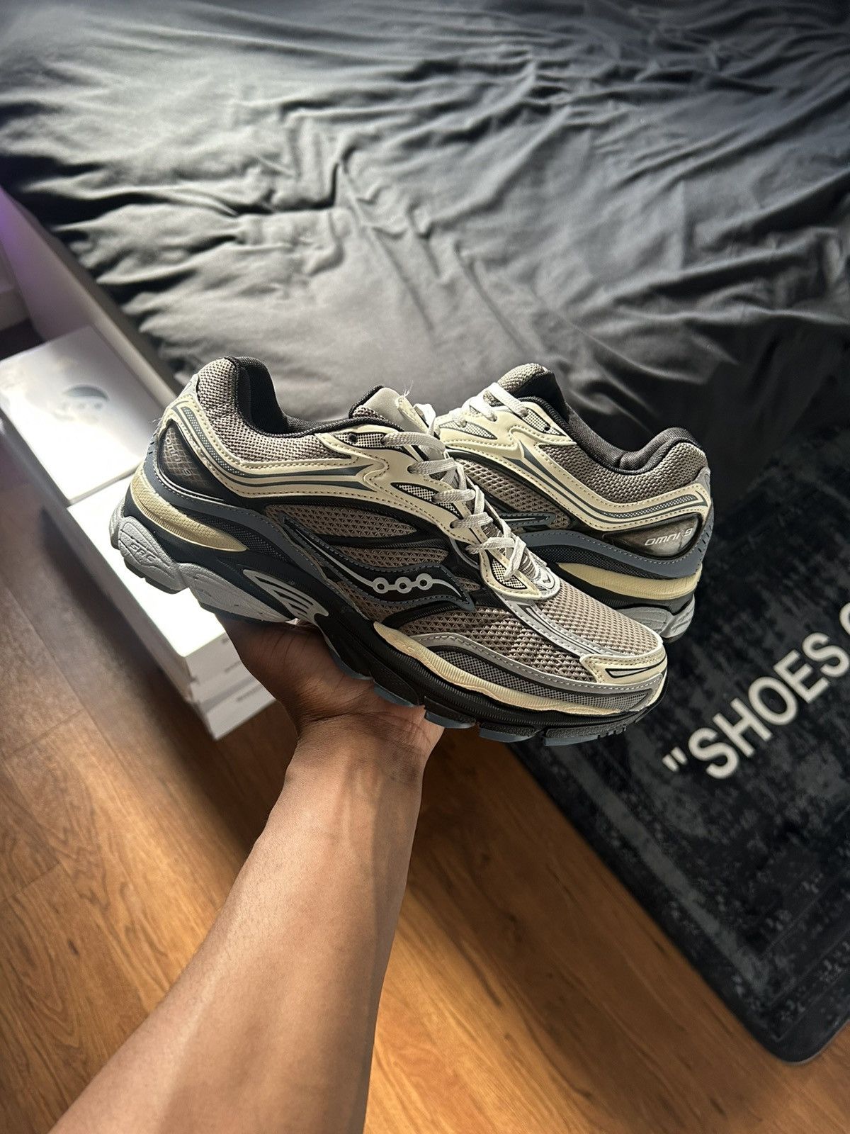 Saucony Saucony Omni Grid 9 - Gravel Caviar Size US 8.5 / EU 41-42 - 1 Thumbnail