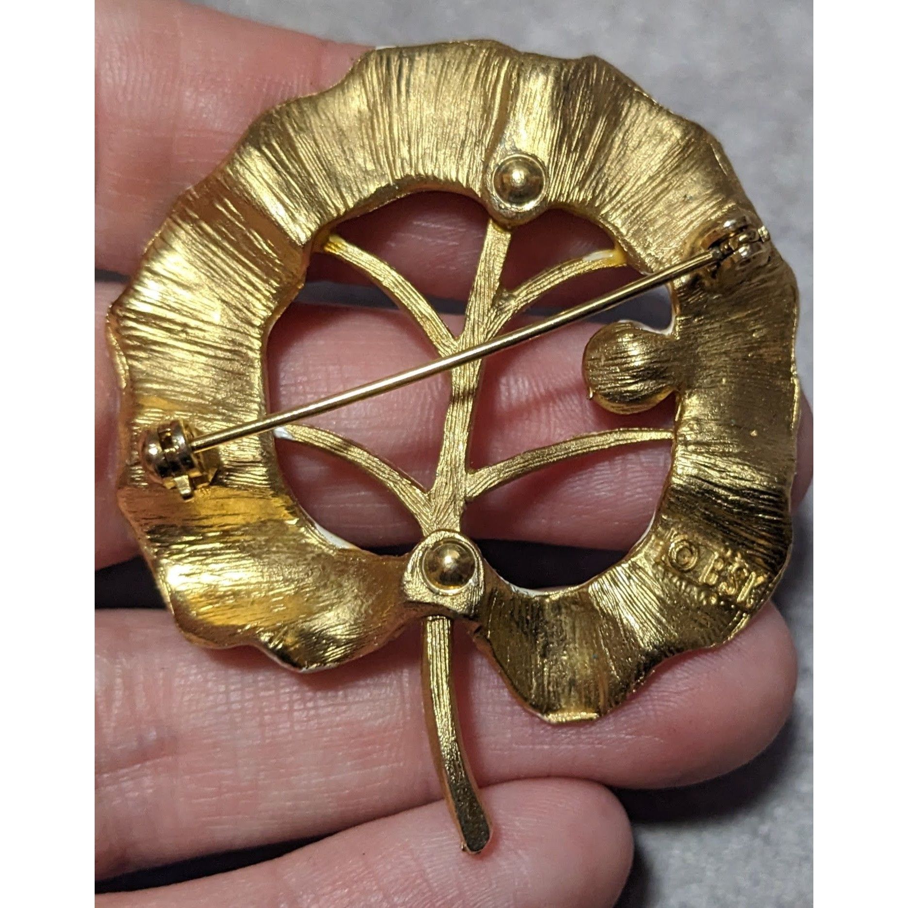 Other Vintage BSK Cream And Gold Tone Leaf Brooch Size ONE SIZE - 5 Thumbnail