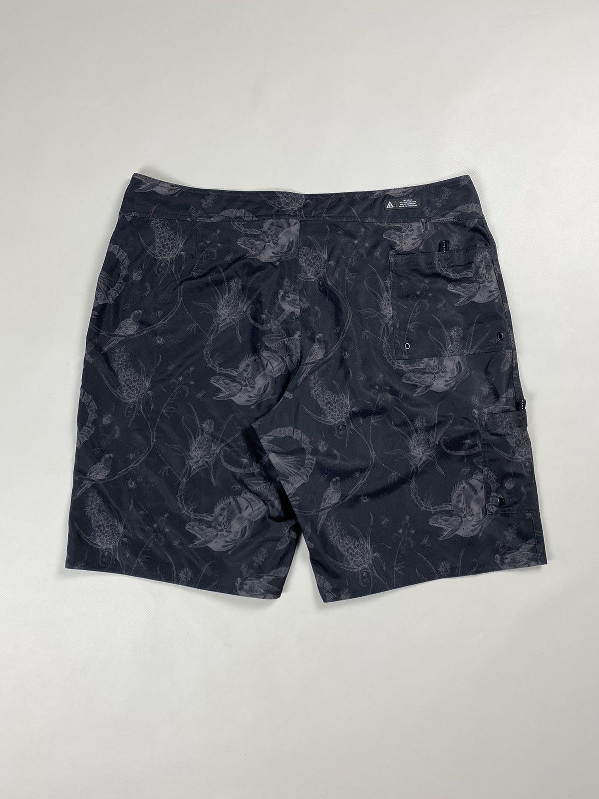 Nike Nike ACG men’s patterned shorts size 38 / XXL Size US 38 / EU 54 - 16 Thumbnail