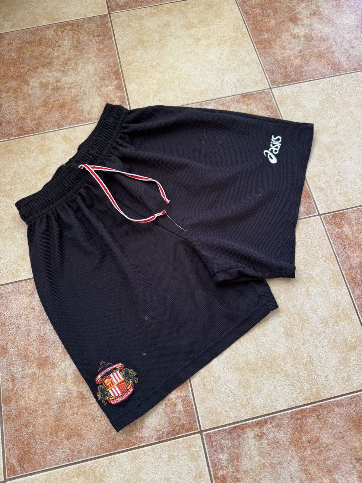 Asics × Vintage Vintage Sunderland 1997-1998 Home Soccer Shorts Football Kit Size US 36 / EU 52 - 4 Thumbnail
