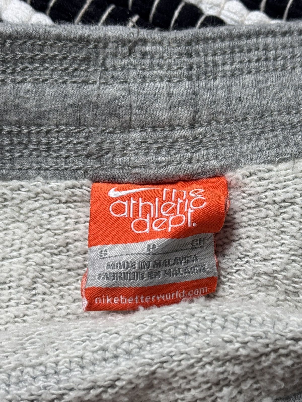 Nike VINTAGE NIKE 2000s UPCYCLING MINI SKIRT Size 28" / US 6 / IT 42 - 4 Thumbnail