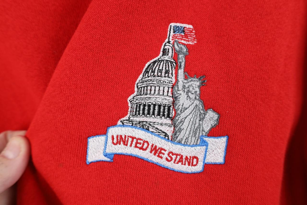 Vintage Deadstock Vintage 90s We Stand Statue of Liberty Sweatshirt Size US L / EU 52-54 / 3 - 4 Thumbnail