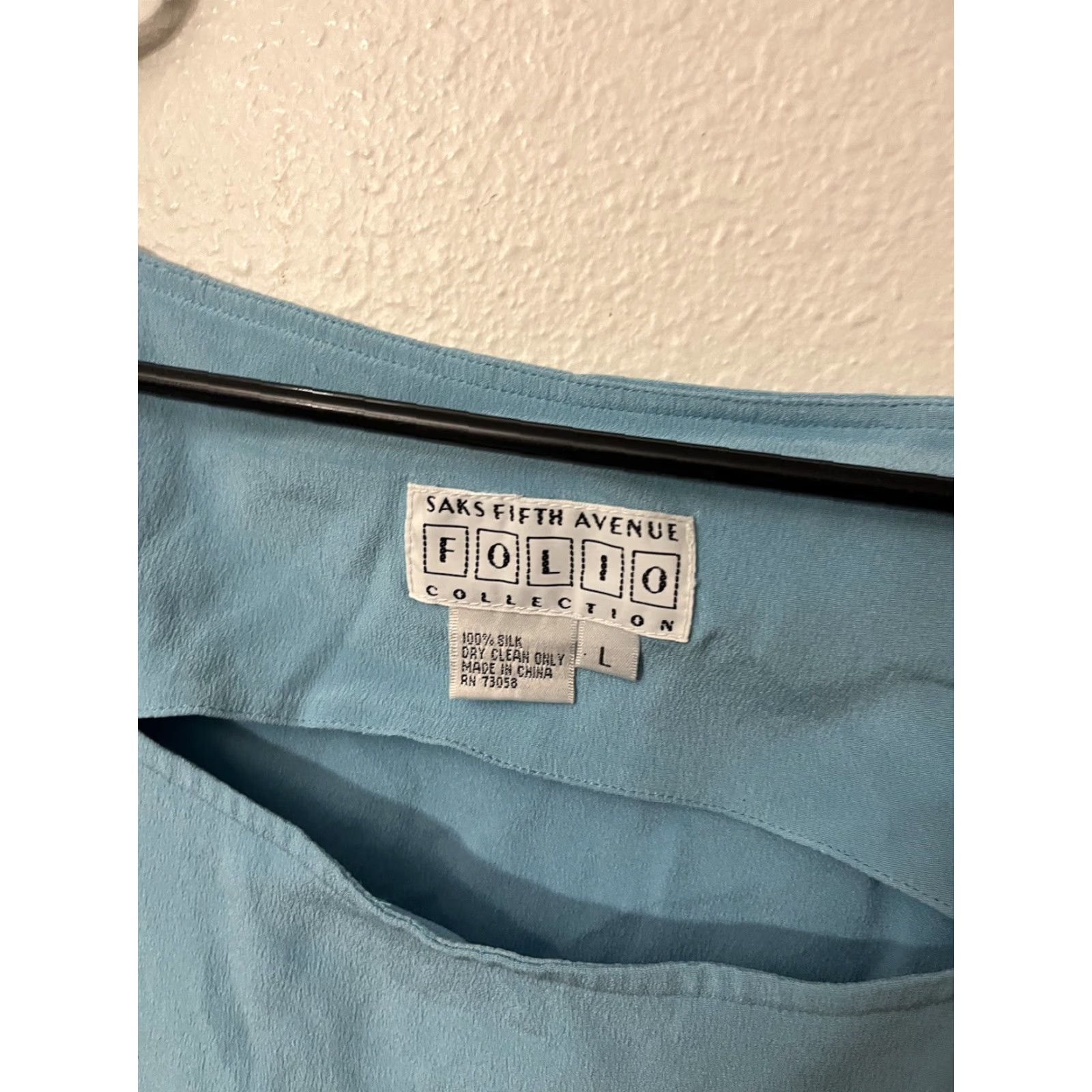 Saks Fifth Avenue VINTAGE Saks Fifth Avenue Silk Sleeveless Tank Top Large Blue Navy Trim Womens Size L / US 10 / IT 46 - 2 Thumbnail