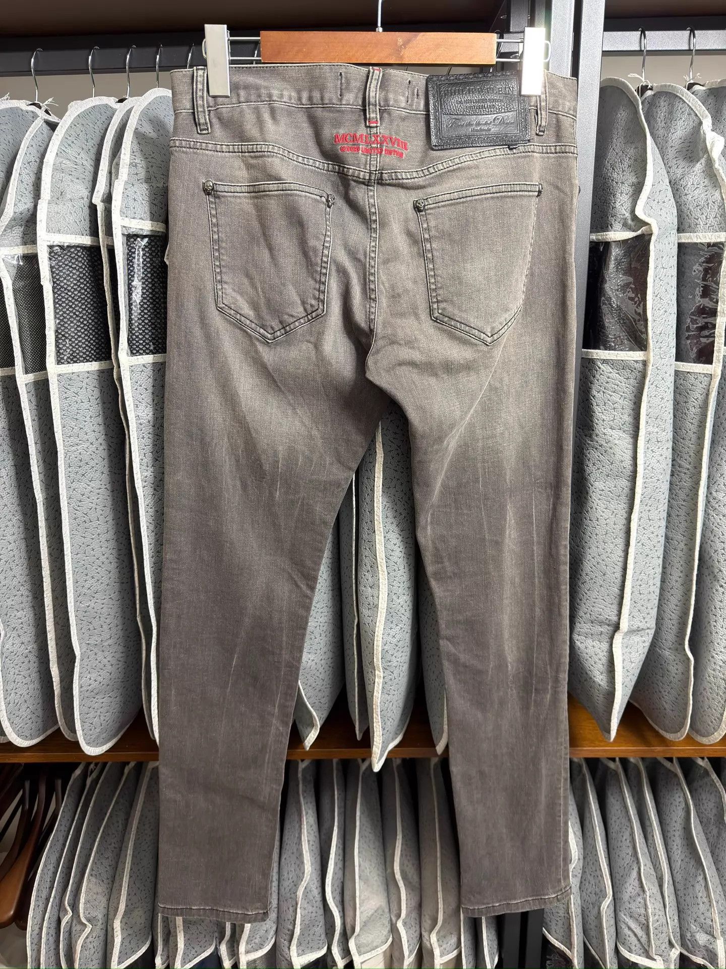 Philipp Plein Philipp Plein Deep Gray Slim Jeans 30-33 New With Tags Size US 32 / EU 48 - 2 Thumbnail