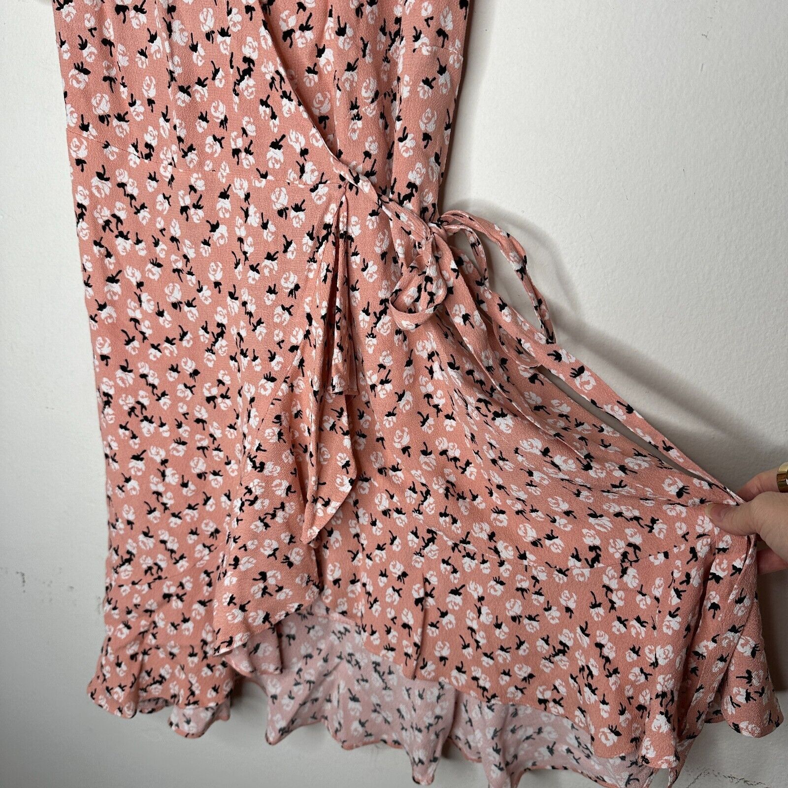 Diane von Furstenberg Diane Von Furstenberg Floral Ruffled Wrap Mini Puff Sleeve S Size S / US 4 / IT 40 - 7 Thumbnail
