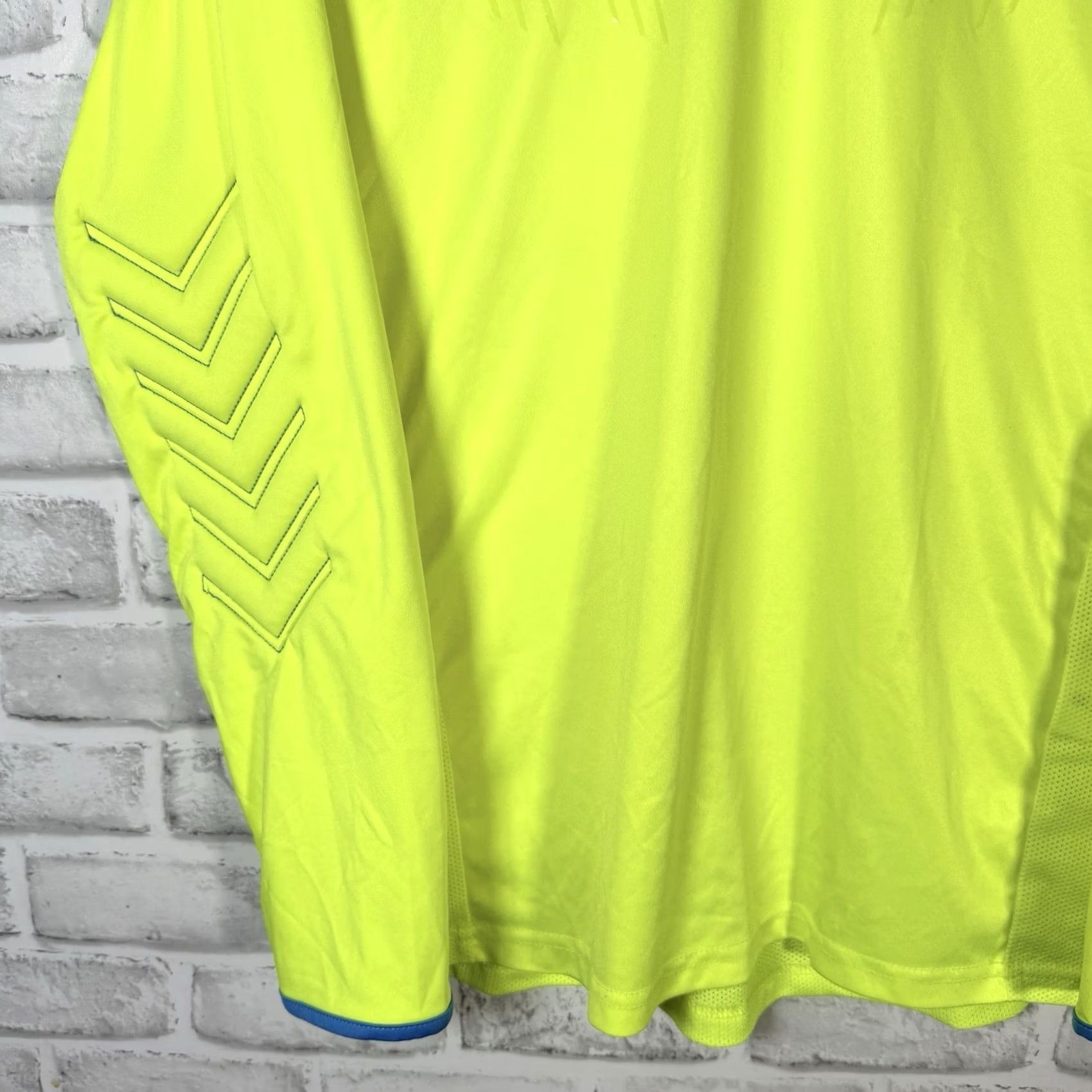 Vintage Kelme Neon V-Neck Athletic Padded Long Sleeve Soccer Shirt Mens Size S Yellow T-Shirt Sports Shirt Nike Size US S / EU 44-46 / 1 - 3 Thumbnail