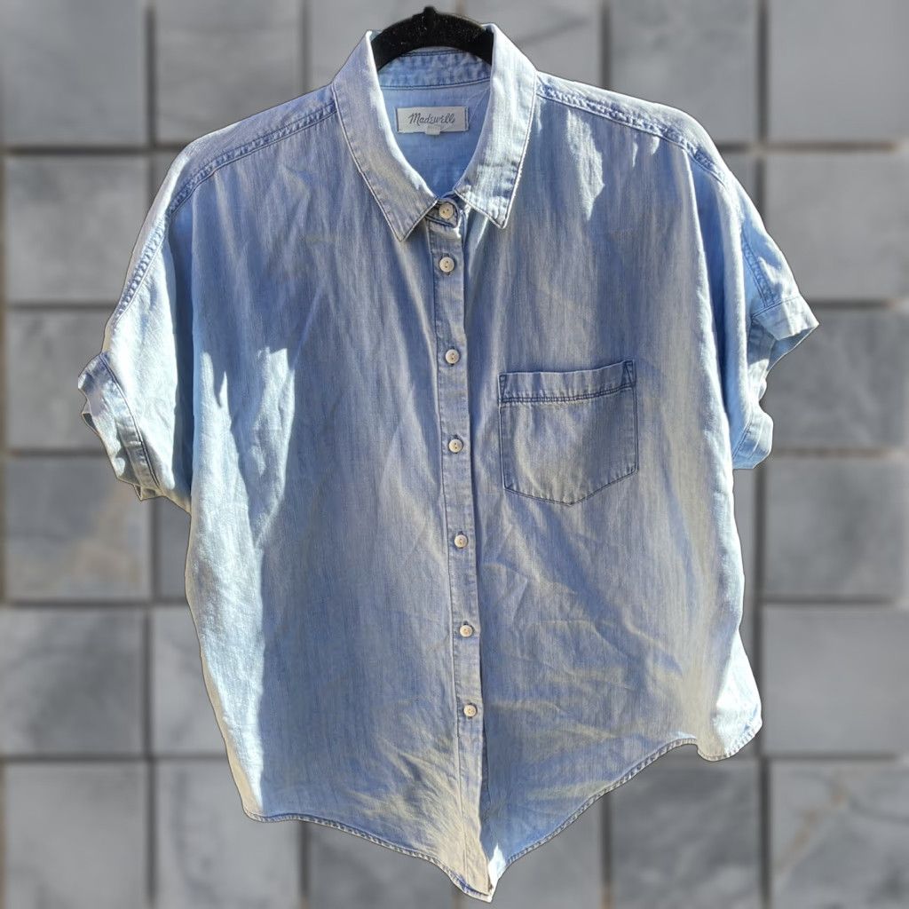 Madewell Madewell Button-Up Shirt Women's Blue Solid SS M Light Open Cowboy Workwear Size M / US 6-8 / IT 42-44 - 1 Thumbnail
