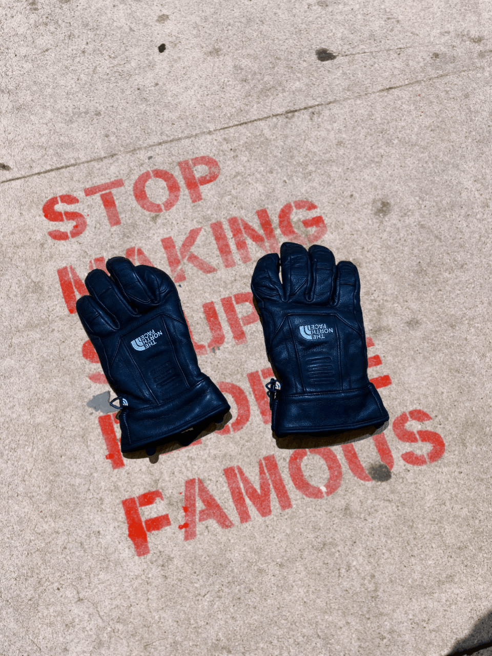 The North Face Streetwear Logo Black Gloves Vintage The North Face Size ONE SIZE - 1 Thumbnail